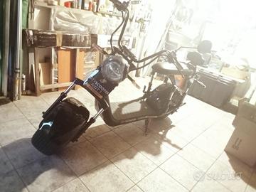 Scooter elettrico 50cc + caschi