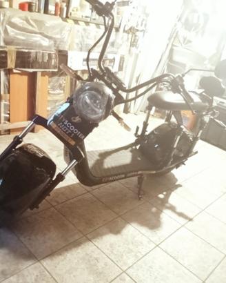 Scooter elettrico 50cc + caschi