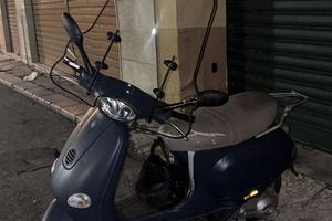 Vespa et4
