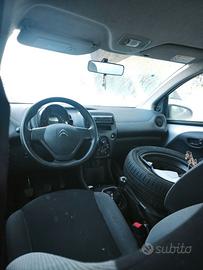 Auto incidentata per pezzi di ricambio