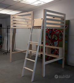 Struttura letto in legno, di fattura artigianale