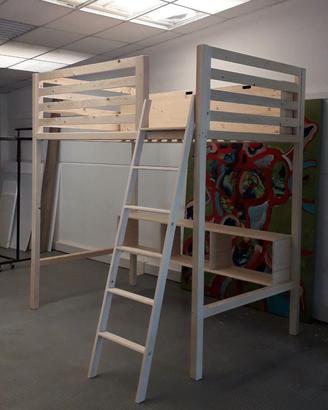 Struttura letto in legno, di fattura artigianale