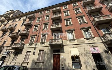 Appartamento a Torino Corso Svizzera 5 locali