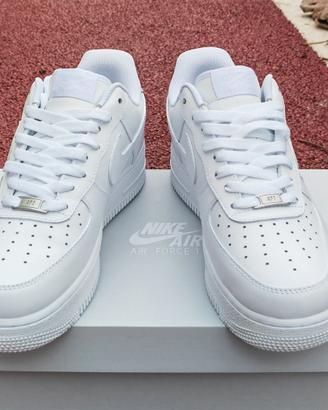 Nike Air Force 1 bianche, taglia 39