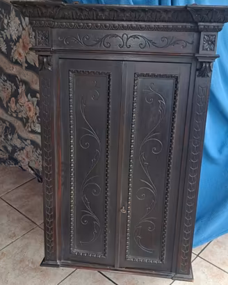 Mobiletto antico