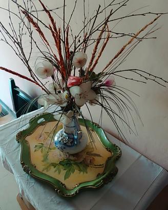 Vaso in ceramica e vassoio dipinto
