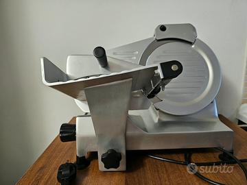 Affettatrice elettrica a gravità 