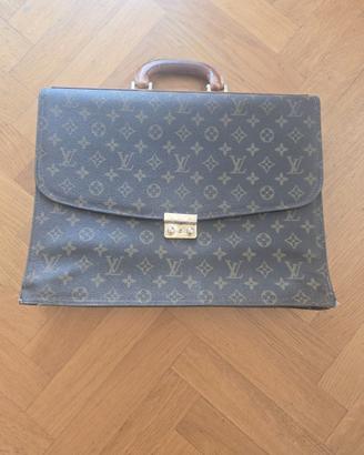 Cartella Louis Vuitton vintage con segni d’uso