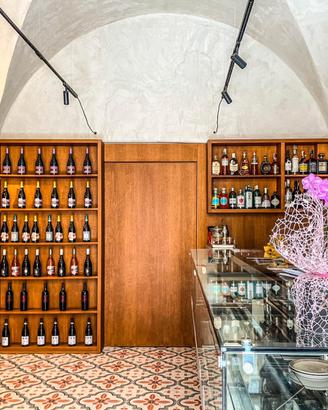 ? locale commerciale con laboratorio attrezzato -