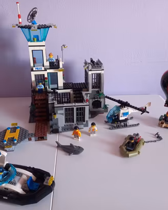 Lego 60130 caserma della polizia sull'isola