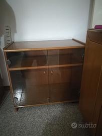 Armadio con due ante in vetro