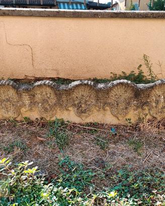 Bordura in cemento decorata per giardino 