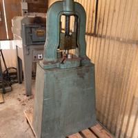 Pressa manuale a vite