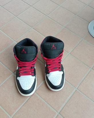 Jordan 1 mid