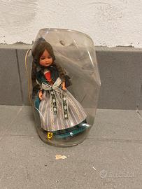 Rara bambola teadizionale