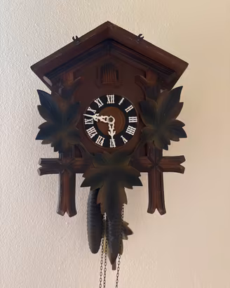 Orologio antico a cucù
