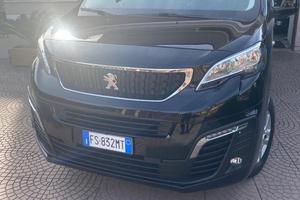 Autofunebre allestito per 3 salme