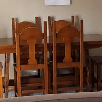 tavolo in arte povera con sedie