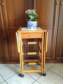 Careello da cucina il legni di pino