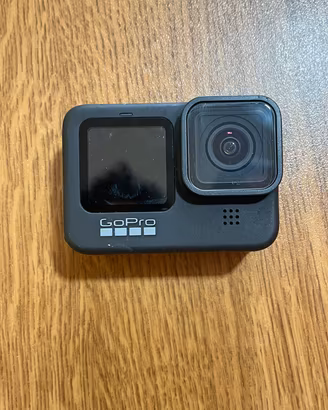 GoPro Hero 9 (parzialmente funzionante) + 2 batter