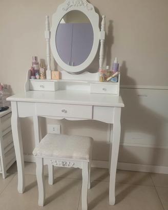 Postazione per trucco bambine