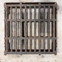 Caditoia in ghisa 50x50 C250