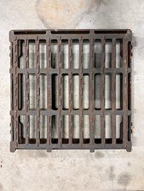 Caditoia in ghisa 50x50 C250