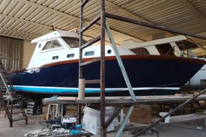 Barca d'epoca in legno cantiere Acquaviva