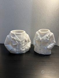 Portapenne a forma di camice da dottore/essa