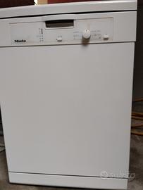 lavastoviglie MIELE usata poco 