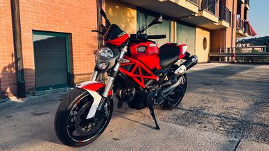 Ducati 696