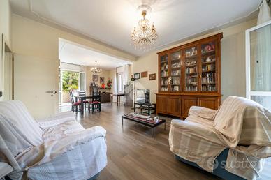 VILLA A SCHIERA D'ANGOLO A MODENA