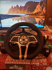 Volante con pedali e videogioco gran turismo sport