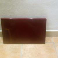 Piastrelle di colore rosso scuro in ceramica