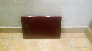 Piastrelle di colore rosso scuro in ceramica