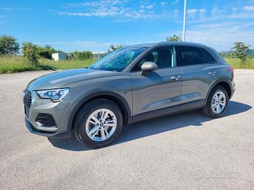 Audi Q3 45 TFSI e S tronic Business