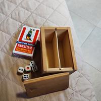 Set di carte napoletane e sei dadi 