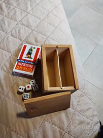 Set di carte napoletane e sei dadi 