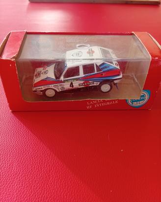 Modellino Lancia Delta HF integrale scala  1/43.