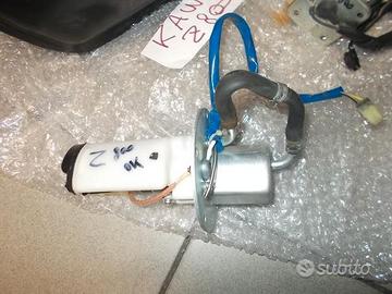 Kawasaki Z800 : pompa galleggiante pinza pedane