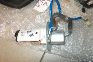 Kawasaki Z800 : pompa galleggiante pinza pedane