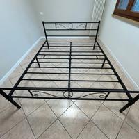 Letto matrimoniale in ferro battuto 