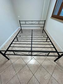 Letto matrimoniale in ferro battuto 