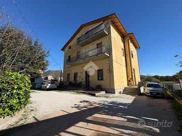 3 LOCALI A GUBBIO