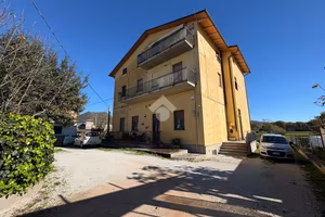 3 LOCALI A GUBBIO