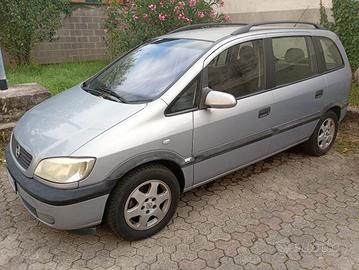 Opel Zafira 7 posti benzina