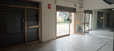 Locale commerciale/magazzino/deposito