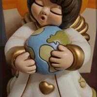 Thun angelo con mondo 20 cm h