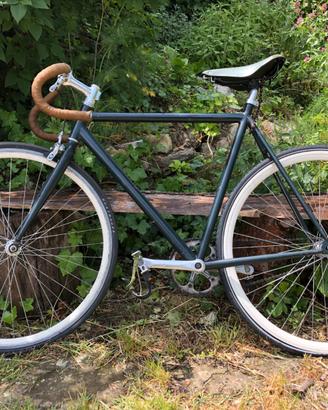 Bicicletta scatto fisso