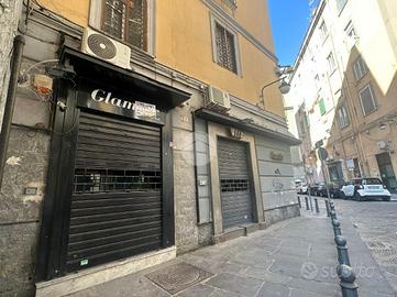 NEGOZIO A NAPOLI